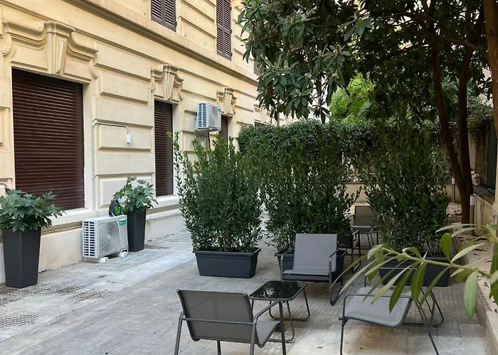 Daire C2 Class Apartment, 2 Da Letto Con Giardino In Zona Via Veneto Distante 15 Minuti A Piedi Da Fontana Di Trevi *
