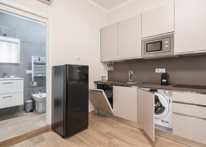 Daire C2 Class Apartment, 2 Da Letto Con Giardino In Zona Via Veneto Distante 15 Minuti A Piedi Da Fontana Di Trevi