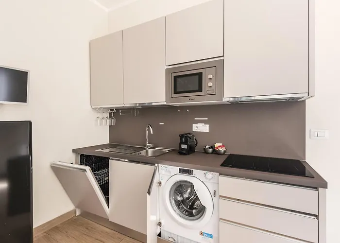 C2 Class Apartment, 2 Da Letto Con Giardino In Zona Via Veneto Distante 15 Minuti A Piedi Da Fontana Di Trevi *