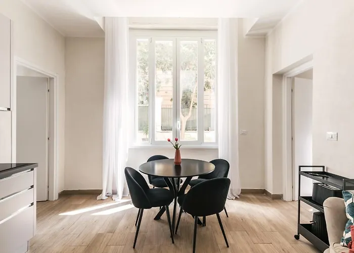 C2 Class Apartment, 2 Da Letto Con Giardino In Zona Via Veneto Distante 15 Minuti A Piedi Da Fontana Di Trevi Daire Roma