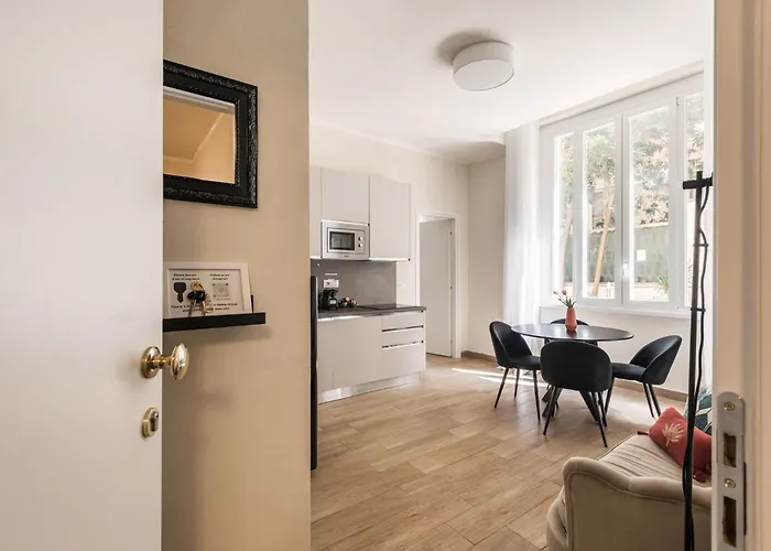 Daire C2 Class Apartment, 2 Da Letto Con Giardino In Zona Via Veneto Distante 15 Minuti A Piedi Da Fontana Di Trevi *
