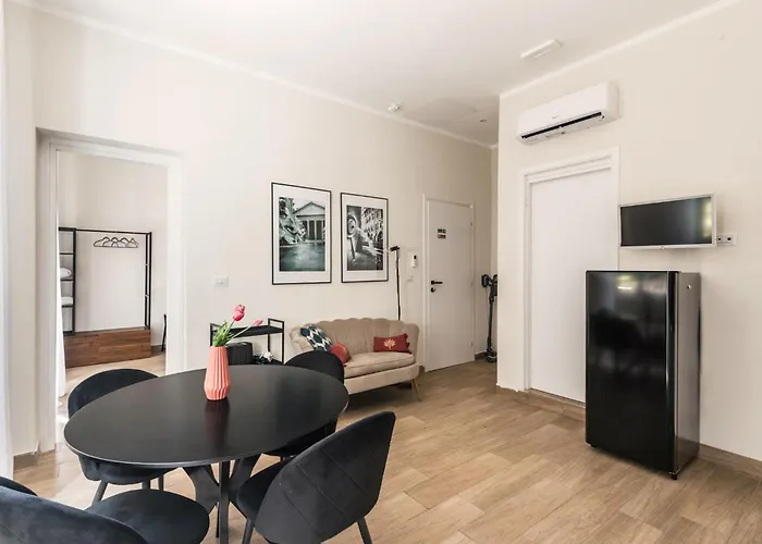 C2 Class Apartment, 2 Da Letto Con Giardino In Zona Via Veneto Distante 15 Minuti A Piedi Da Fontana Di Trevi Daire