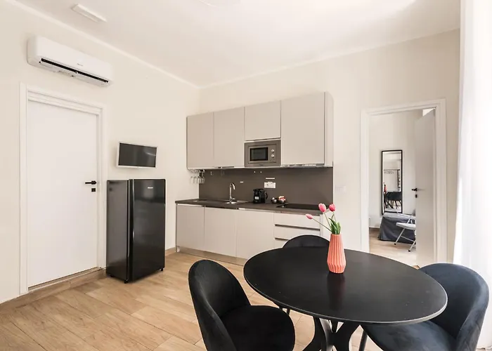 Daire C2 Class Apartment, 2 Da Letto Con Giardino In Zona Via Veneto Distante 15 Minuti A Piedi Da Fontana Di Trevi *
